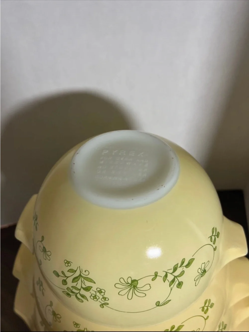 Pyrex Vintage Nesting Mixing Bowls - Set of 4